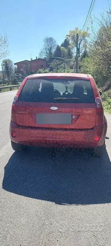 Usata Ford Fiesta 75 CV (55 kW) 2008 Rosso Utilitaria