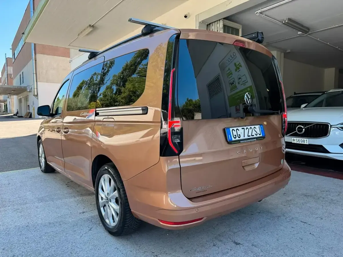 Usata VW Caddy Maxi California 122 CV (89 kW) 2022 Marrone Monovolume