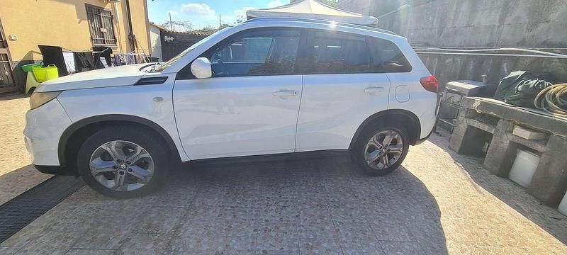 Usata Suzuki Vitara Cool 120 CV (88 kW) 2015 Bianco SUV