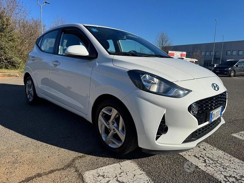 Usata Hyundai i10 66 CV (48 kW) 2023 Bianco Utilitaria