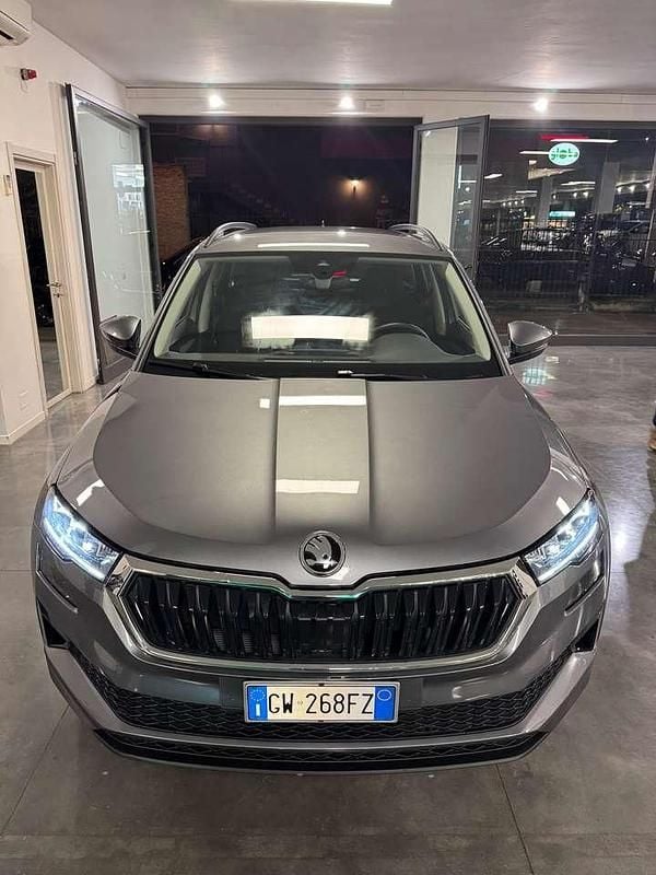 Grigio Usata 2024 Skoda Karoq Executive SUV | 25.900 € (Super prezzo) - Immagine 1/4
