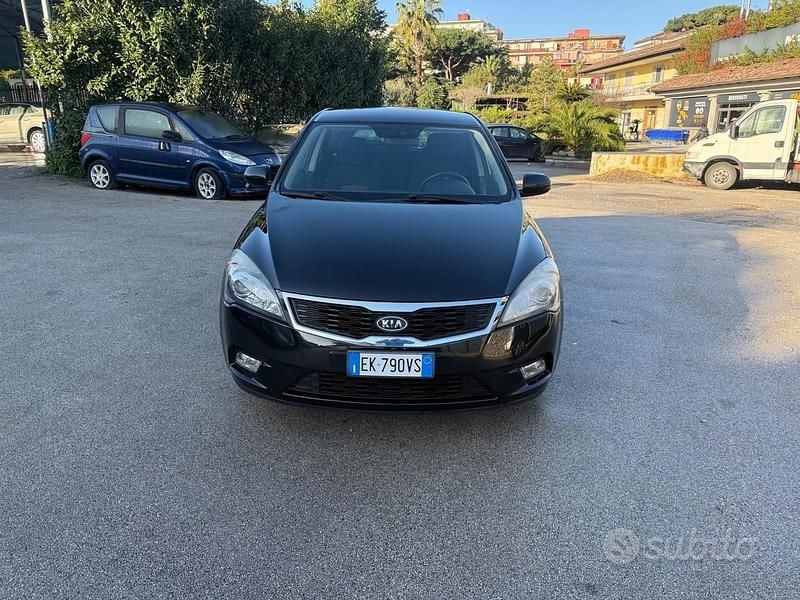Usata Kia Ceed LX 90 CV (66 kW) 2011 Nero Utilitaria