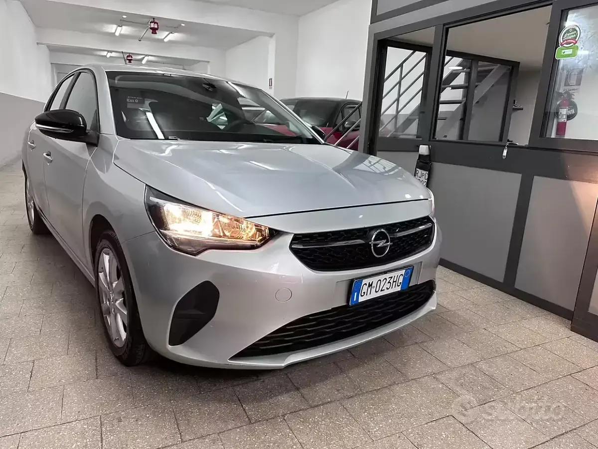 Usado Opel Corsa Elegance 75 CV (55 kW) 2023 Gris Utilitario
