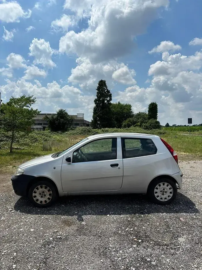 Usata Fiat Punto Active 60 CV (44 kW) 2011 Grigio Utilitaria