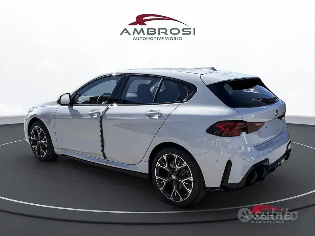 Ny BMW 118 M Sport 150 HK (110 kW) 2026 Vit Halvkombi