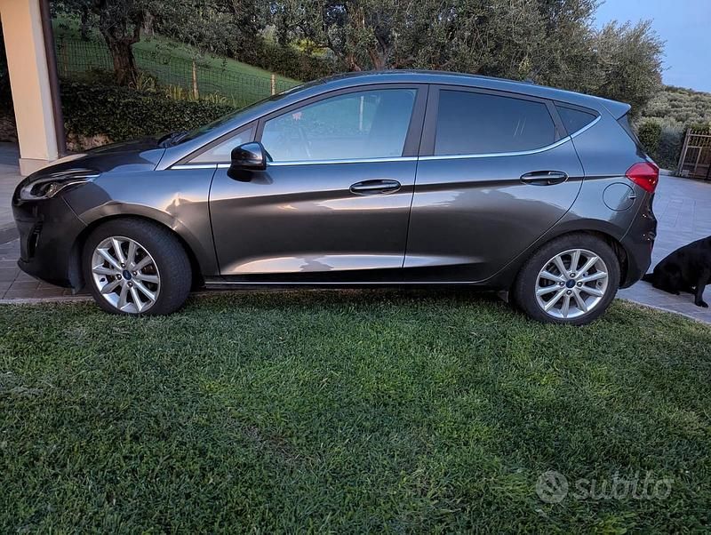 Usata Ford Fiesta Titanium S 101 CV (74 kW) 2019 Grigio Utilitaria