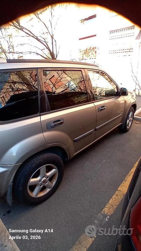 Usata Nissan X-Trail 136 CV (100 kW) 2003 Grigio SUV