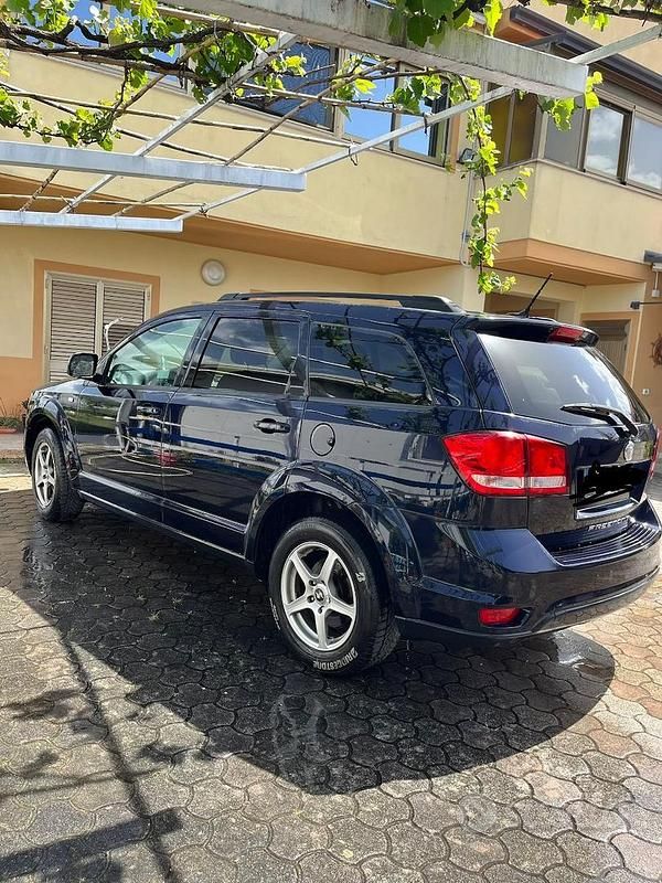 Usata Fiat Freemont 140 CV (102 kW) 2011 Blu SUV