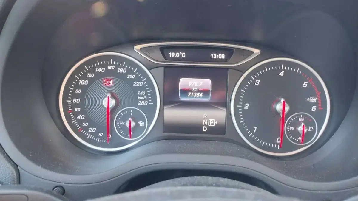 Usata Mercedes B180 109 CV (80 kW) 2018 Argento Utilitaria