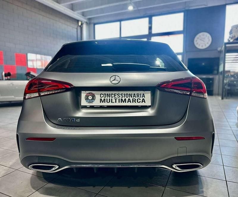 Usata Mercedes A180 Premium 116 CV (85 kW) 2019 Grigio Berlina