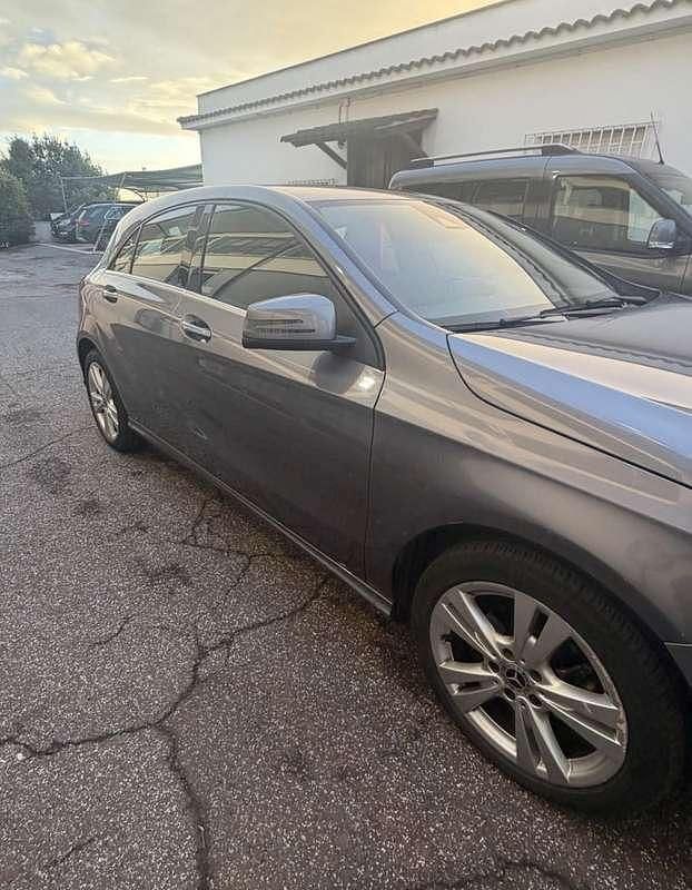 Usata Mercedes A180 109 CV (80 kW) 2018 Grigio Berlina