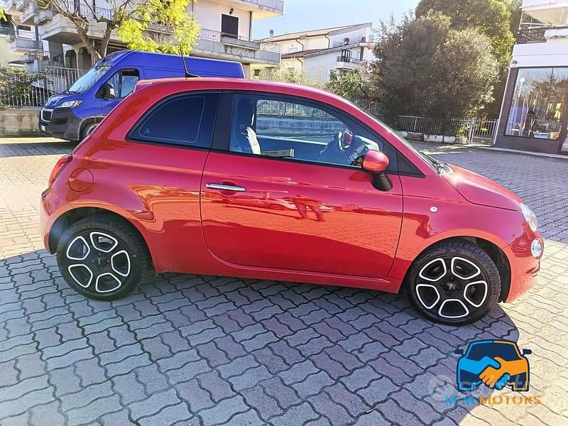 Begagnad Fiat 500 Club 70 HK (51 kW) 2022 Röd SUV