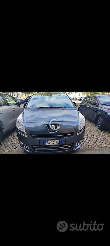 Grigio Usata 2011 Peugeot 5008 Monovolume | 2000 € (Super prezzo) - Immagine 1/4