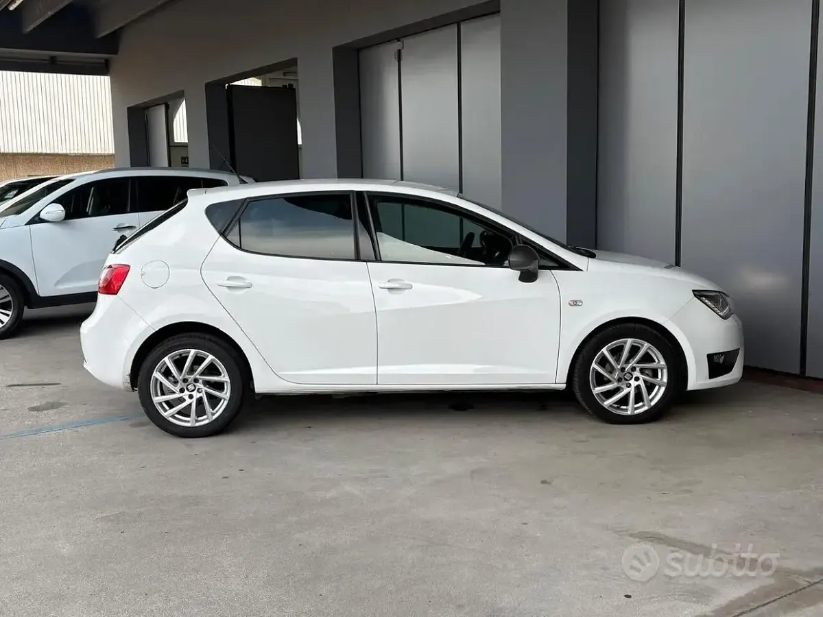Usata Seat Ibiza FR 90 CV (66 kW) 2015 Bianco Utilitaria