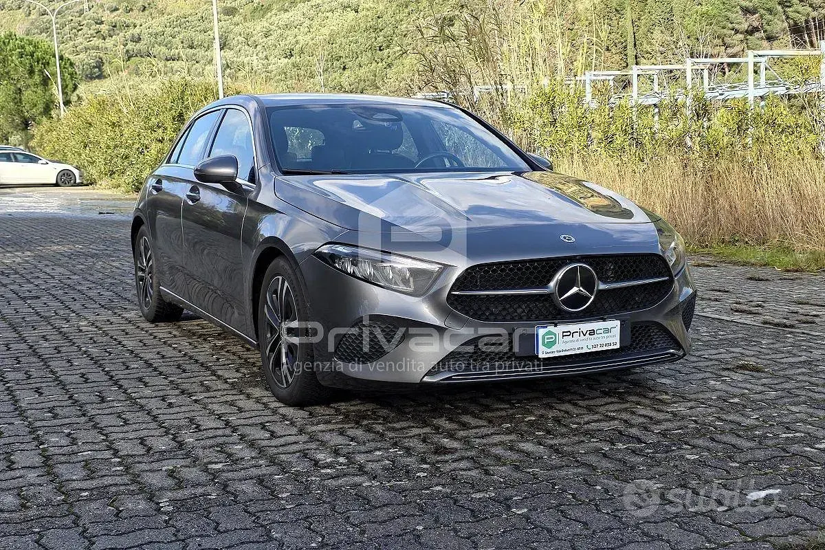 Begagnad Mercedes A180 Advanced 116 HK (85 kW) 2023 Grå Halvkombi