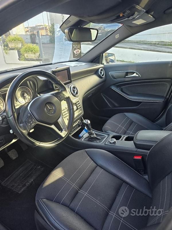 Usata Mercedes A180 109 CV (80 kW) 2014 Grigio Berlina
