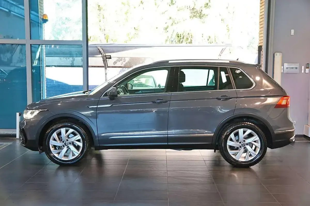 Usata VW Tiguan Elegance 150 CV (110 kW) 2023 Grigio SUV