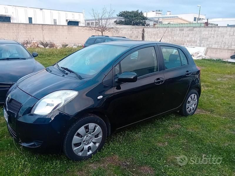 Usata Toyota Yaris 65 CV (47 kW) 2005 Utilitaria