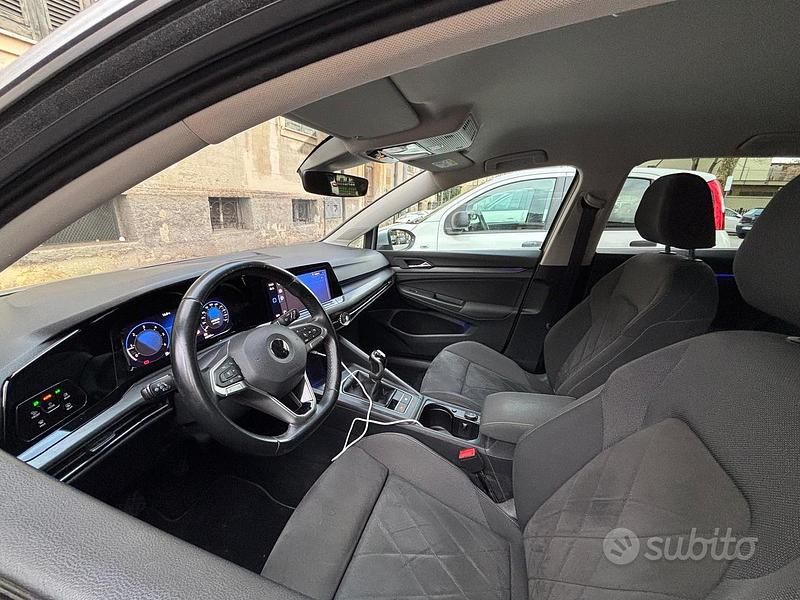 Usata 2021 VW Golf VIII Style Tre volumi | 21.000 € (Buon prezzo) - Immagine 1/4