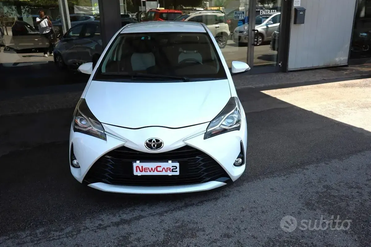 Usata Toyota Yaris Active 69 CV (50 kW) 2017 Bianco Berlina