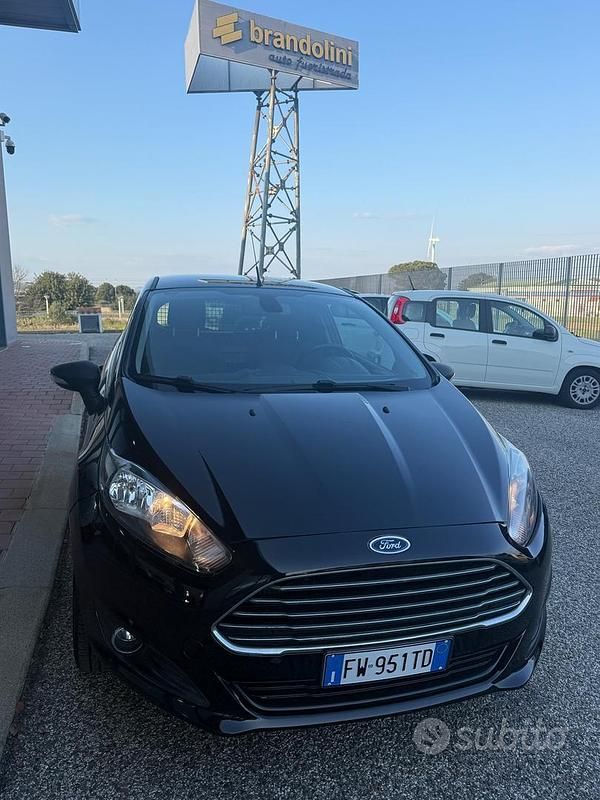 Usata Ford Fiesta 75 CV (55 kW) 2013 Blu Utilitaria