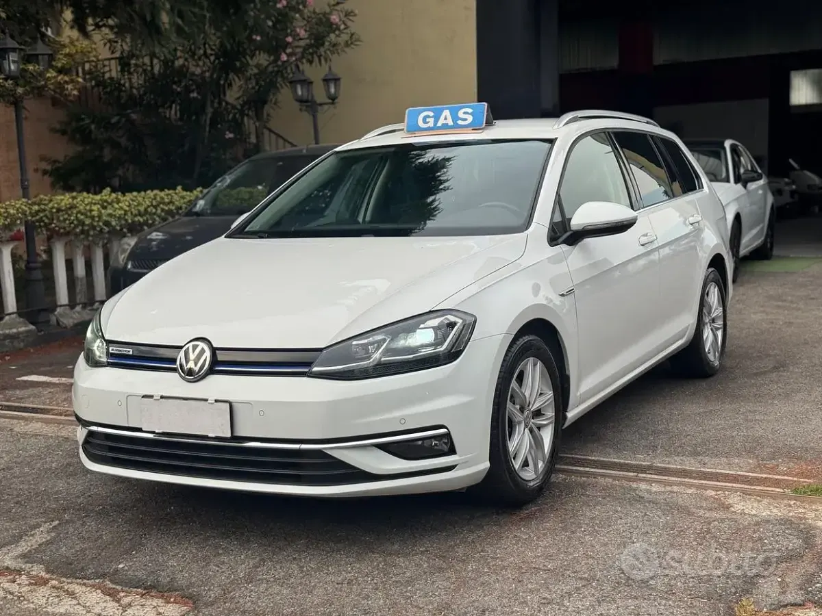 Usata VW Golf VII Executive 110 CV (80 kW) 2018 Bianco Station wagon