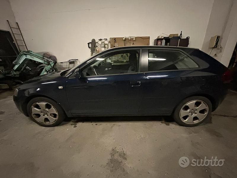 Blu Usata 2003 Audi A3 Tre volumi | 4000 € - Immagine 1/4