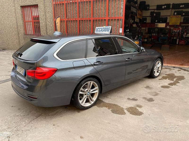 Usata BMW 320 Sport Line 190 CV (139 kW) 2017 Grigio Station wagon