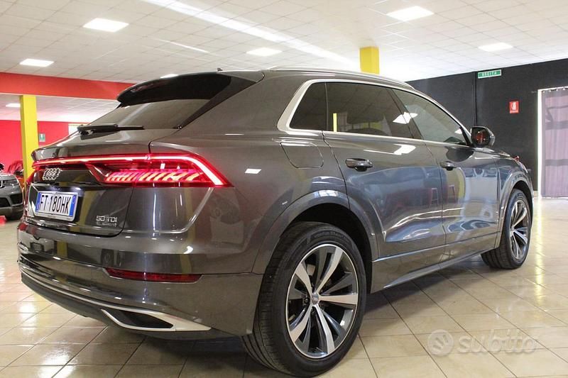Usata Audi Q8 Ambiente 286 CV (210 kW) 2019 Grigio SUV