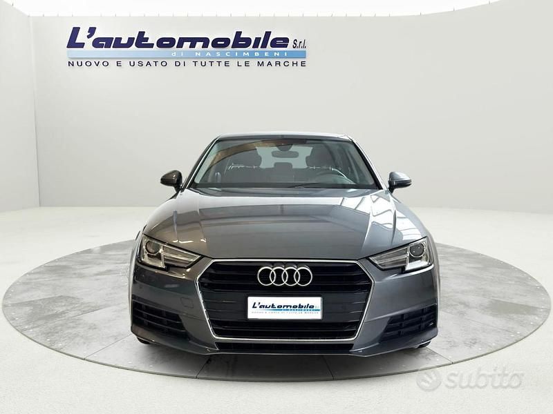 Usado Audi A4 Design 122 CV (89 kW) 2018 Gris Berlina