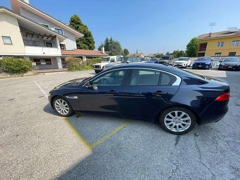 Usata Jaguar XE Pure 179 CV (131 kW) 2016 Blu/azzurro Berlina