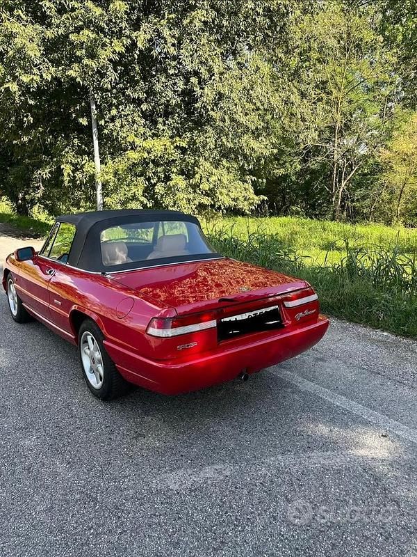 Usata Alfa Romeo Spider 106 CV (77 kW) 1991 Rosso Cabrio