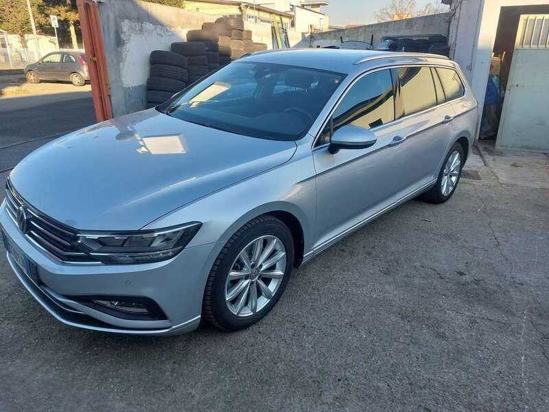 Argento Usata 2020 VW Passat Business Station wagon | 17.000 € (Buon prezzo) - Immagine 1/4