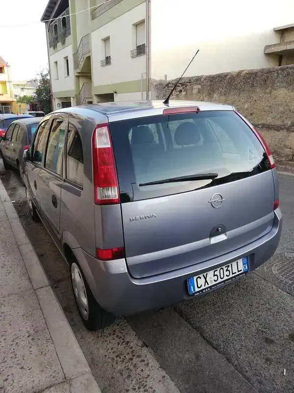 Usata Opel Meriva Enjoy 90 CV (66 kW) 2005 Argento Monovolume