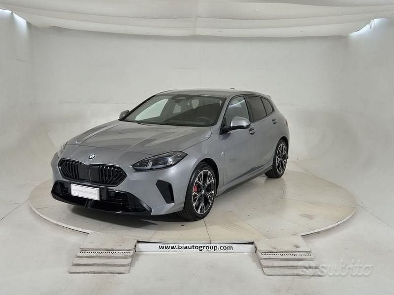 Grigio Usata 2025 BMW 118 M Sport Utilitaria | 37.000 € (Buon prezzo) - Immagine 1/3