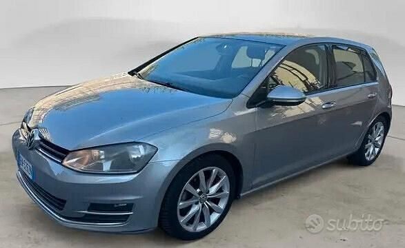 Grigio Usata 2013 VW Golf VII Highline Tre volumi | 13.900 € (Buon prezzo) - Immagine 1/4