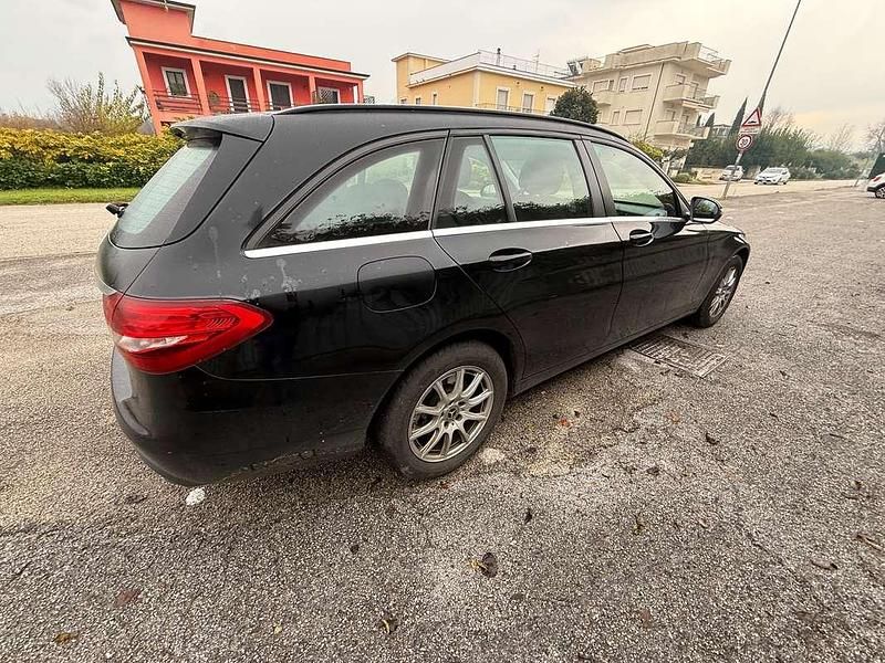 Usata Mercedes C220 Business 194 CV (142 kW) 2018 Nero Station wagon