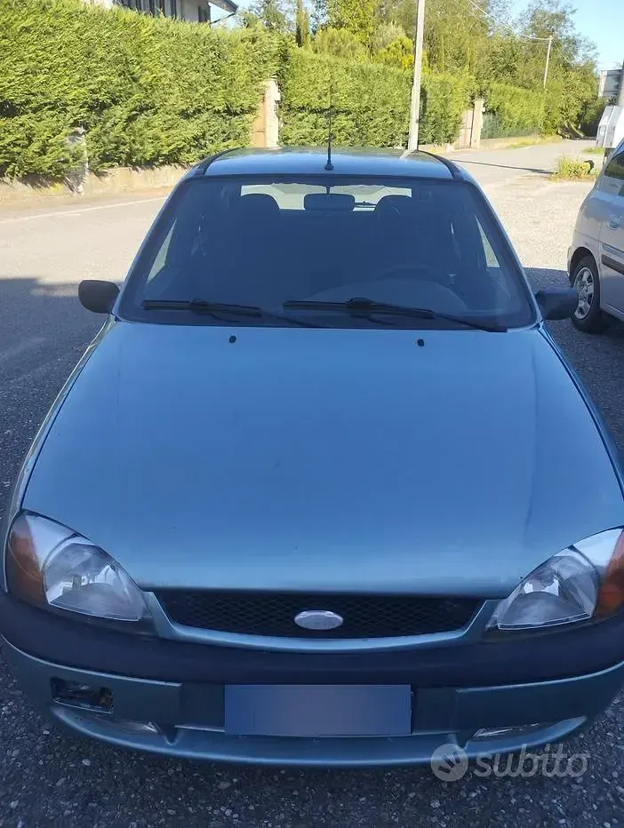 Usata Ford Fiesta Ambiente 75 CV (55 kW) 2002 Verde Utilitaria