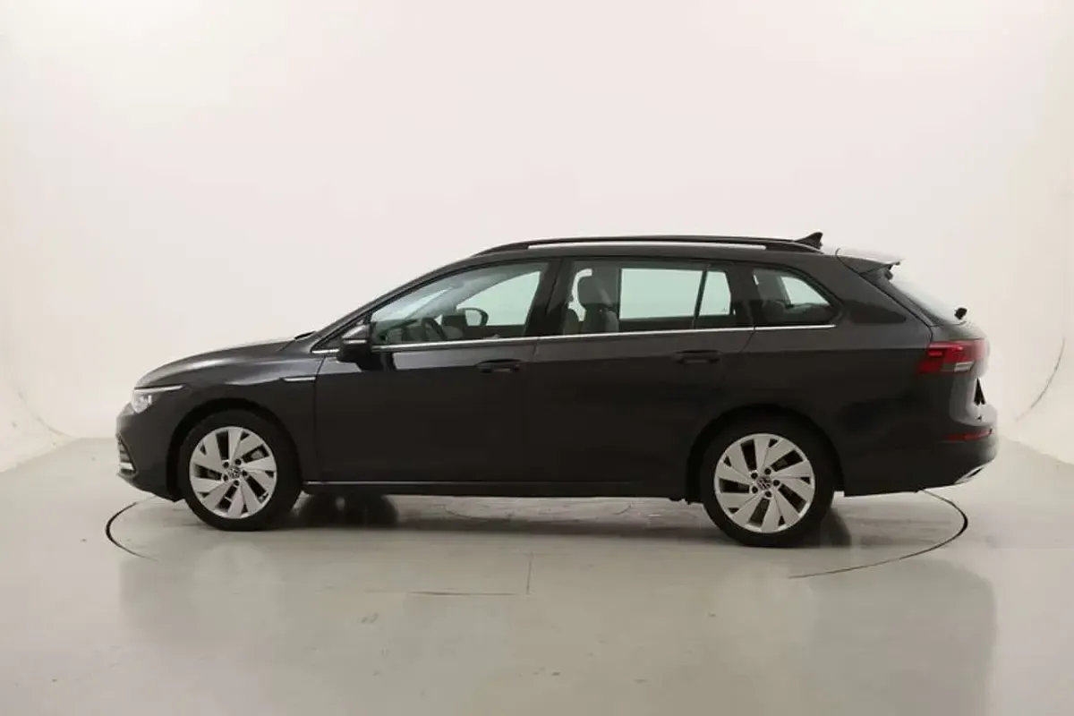 Usata VW Golf VIII Style 116 CV (85 kW) 2021 Grigio Station wagon