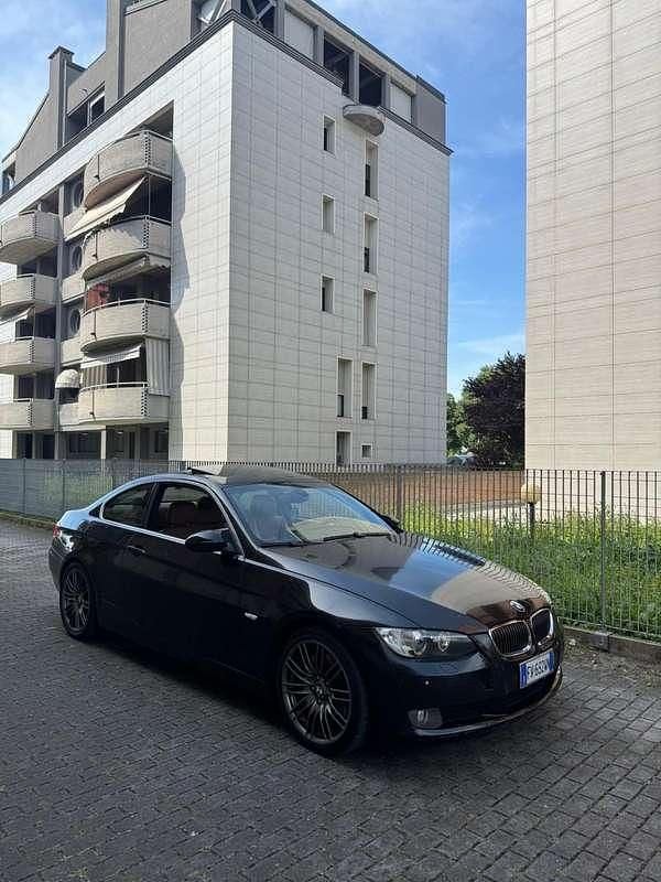Usata 2006 BMW 330 Sport Line Coupé | 7600 € (Buon prezzo) - Immagine 1/4