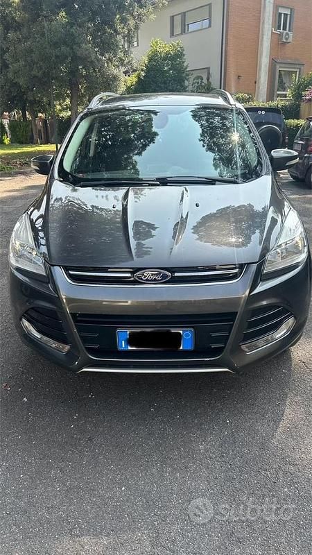 Grigio Usata 2015 Ford Kuga S SUV | 9950 € (Ottimo prezzo) - Immagine 1/4