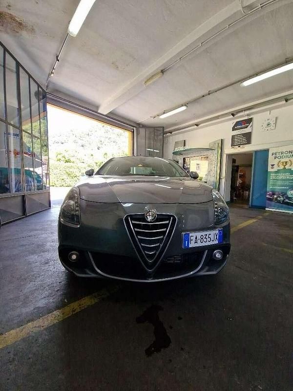 Usata Alfa Romeo Giulietta Exclusive 105 CV (77 kW) 2015 Grigio Berlina