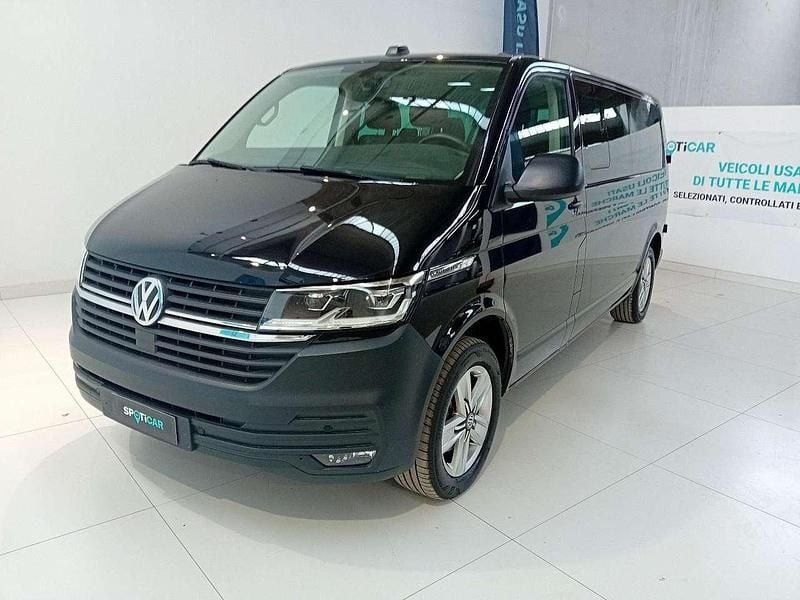 Usata VW Caravelle Comfortline 150 CV (110 kW) 2022 Nero Monovolume