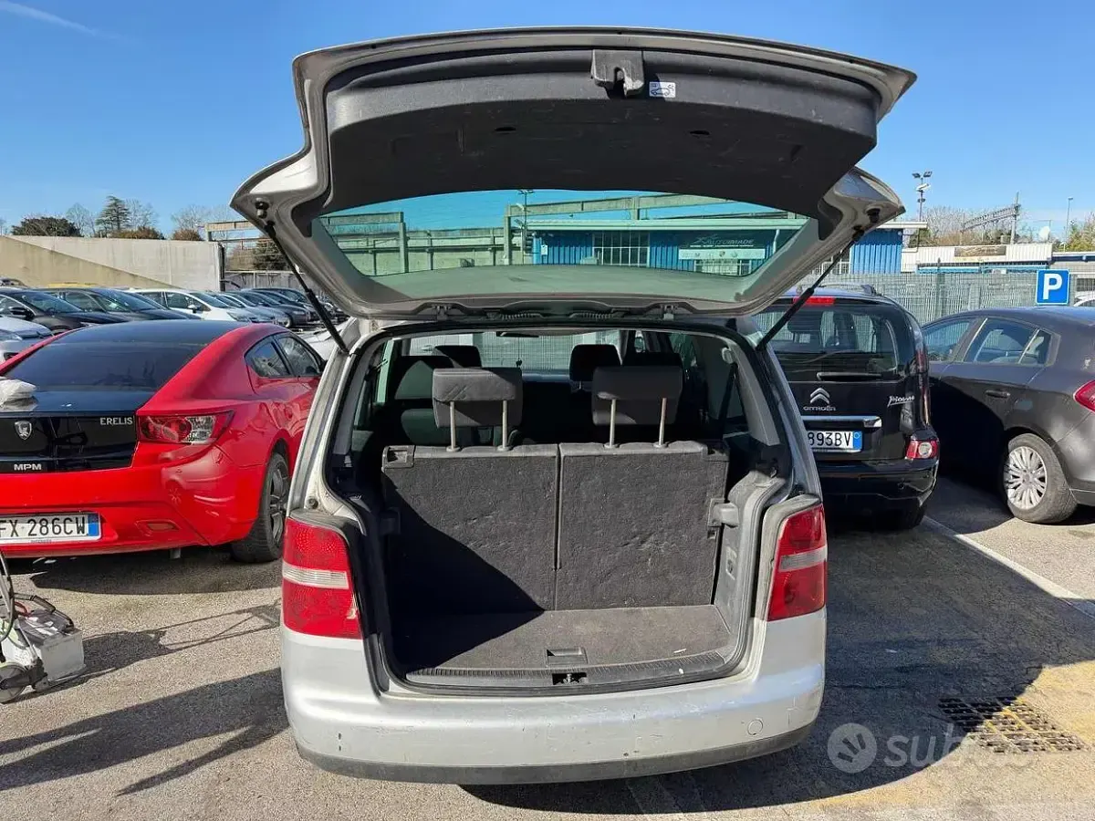 Usata VW Touran Highline 140 CV (102 kW) 2004 Grigio Monovolume