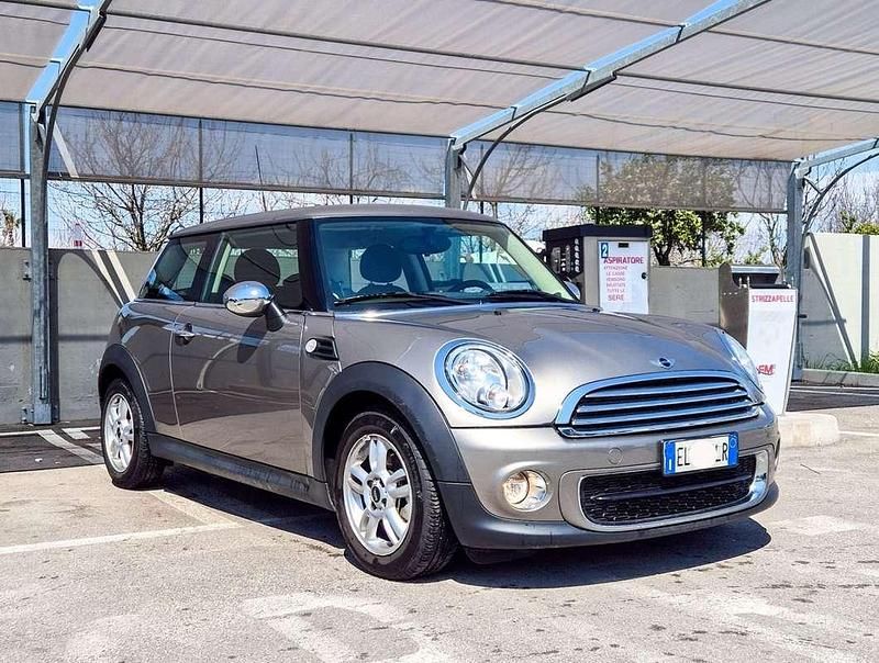 Begagnad Mini One D 90 HK (66 kW) 2012 Halvkombi