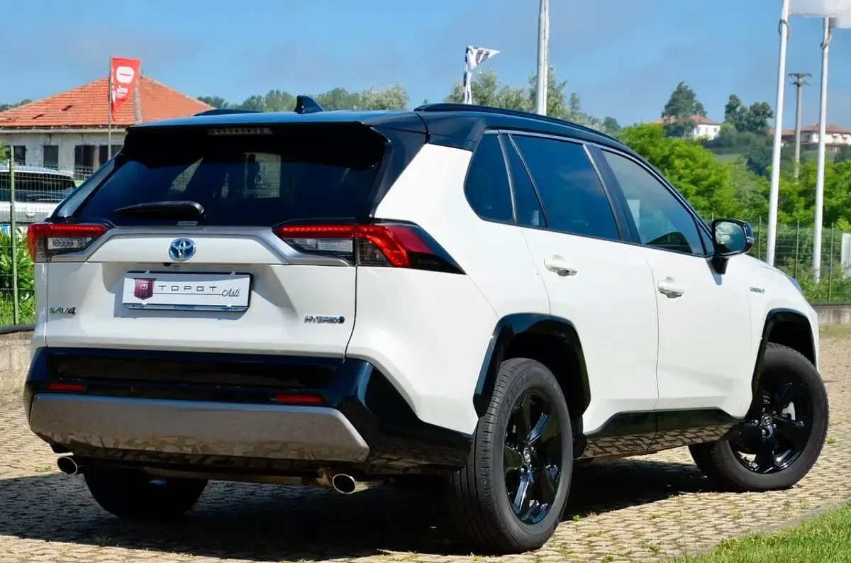 Usata Toyota RAV4 Hybrid Style 178 CV (130 kW) 2019 Bianco SUV