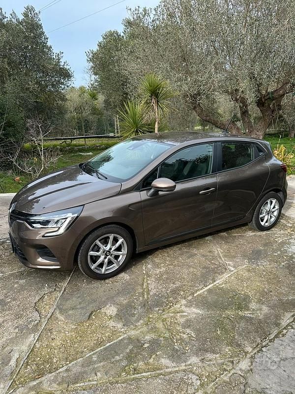 Usata Renault Clio V 101 CV (74 kW) 2019 Marrone Berlina