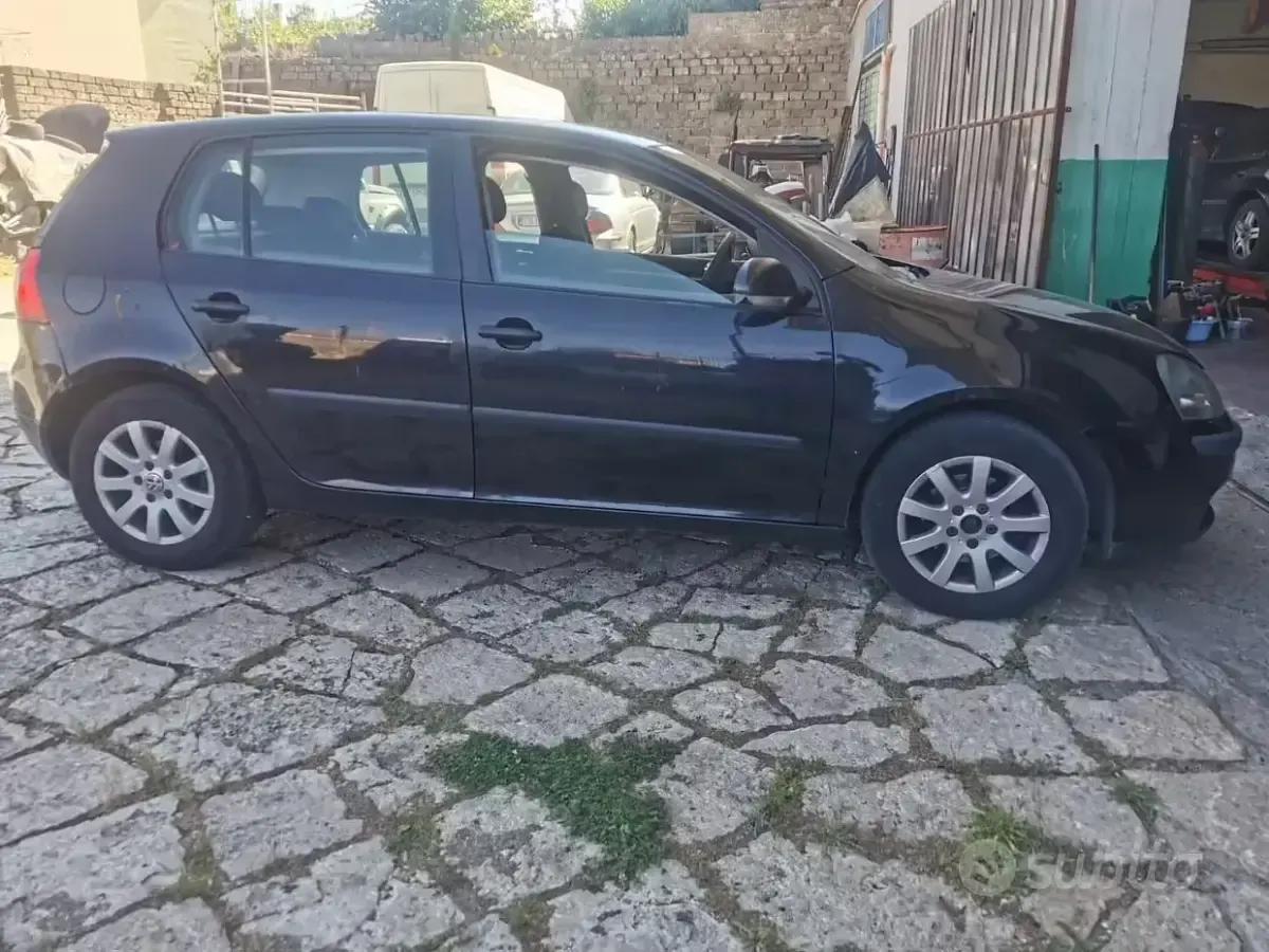 Usata VW Golf IV 105 CV (77 kW) 2005 Nero Berlina