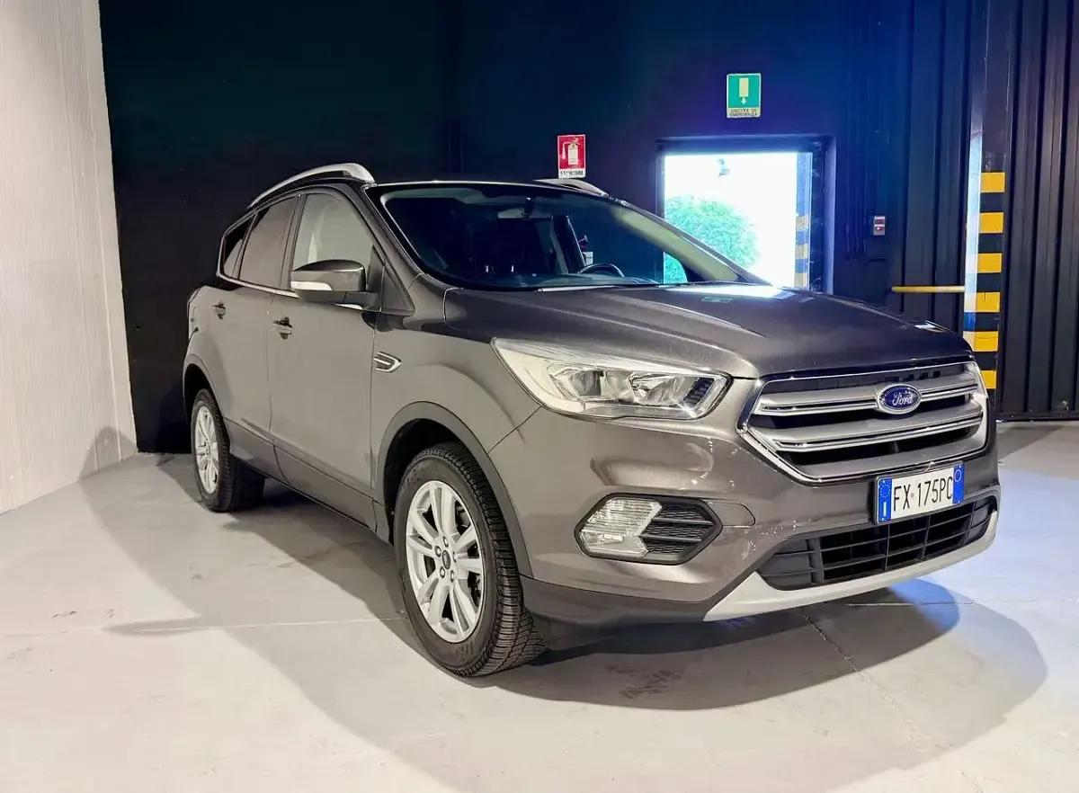 Usata Ford Kuga ST-Line 120 CV (88 kW) 2019 Grigio SUV