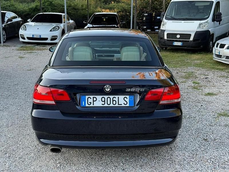 Usata BMW 320 Cabriolet Efficient Dynamics 183 CV (134 kW) 2010 Nero Cabrio